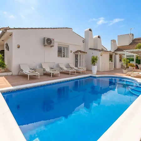 Newly Renovated 4-bed Coastal With Pool Appartement