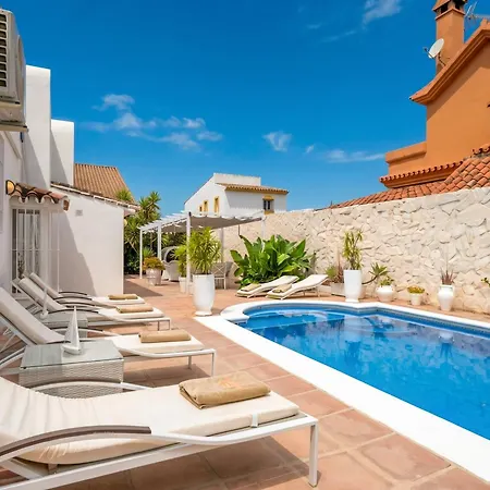 Newly Renovated 4-bed Coastal With Pool Appartement Marbella