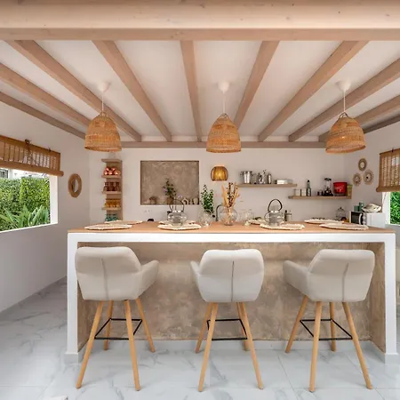 Newly Renovated 4-bed Coastal With Pool * Marbella