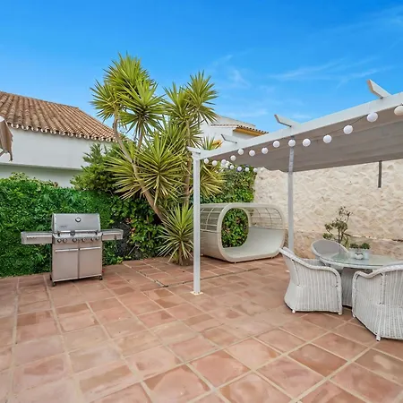 Newly Renovated 4-bed Coastal With Pool Appartement