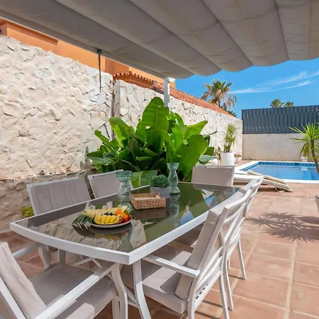 Newly Renovated 4-bed Coastal With Pool Appartement