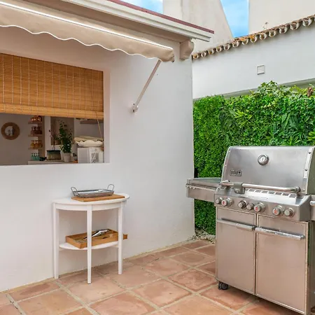 Appartement Newly Renovated 4-bed Coastal With Pool