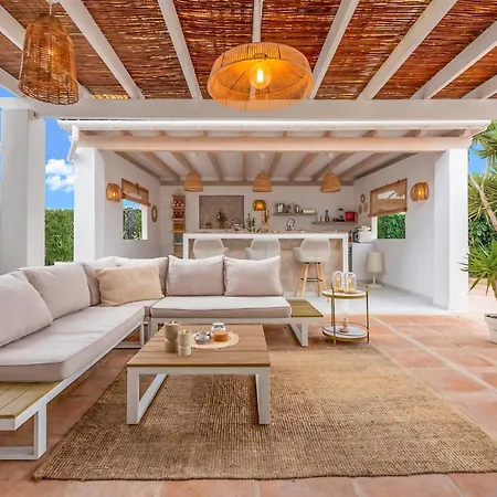 Appartement Newly Renovated 4-bed Coastal With Pool