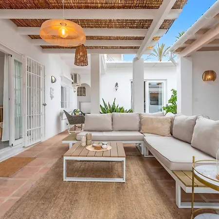 Newly Renovated 4-bed Coastal With Pool Marbella