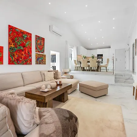 Newly Renovated 4-bed Coastal With Pool Appartement Marbella