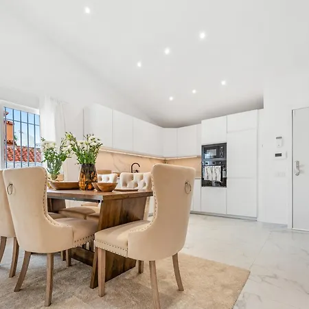 Newly Renovated 4-bed Coastal With Pool Appartement
