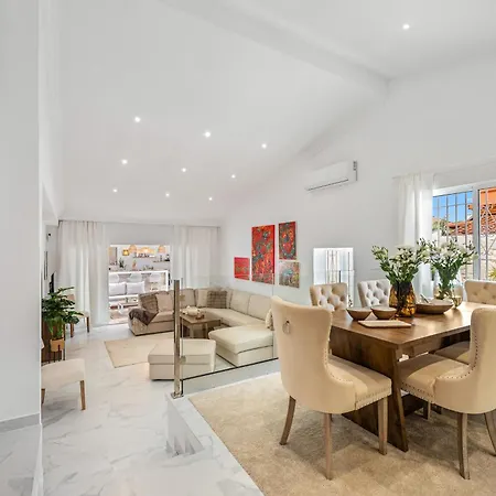 Newly Renovated 4-bed Coastal With Pool *