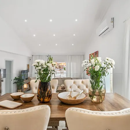 Newly Renovated 4-bed Coastal With Pool Appartement Marbella