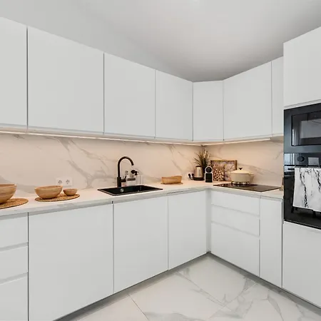 Newly Renovated 4-bed Coastal With Pool * Marbella