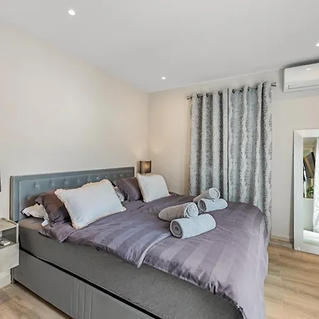 Newly Renovated 4-bed Coastal With Pool Appartement Marbella