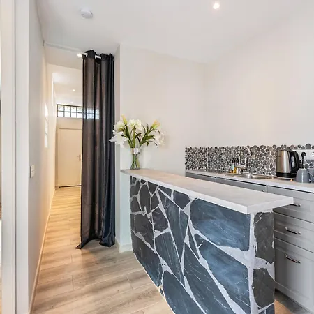 Newly Renovated 4-bed Coastal With Pool Appartement *