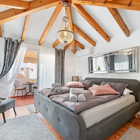 Appartement Newly Renovated 4-bed Coastal With Pool *