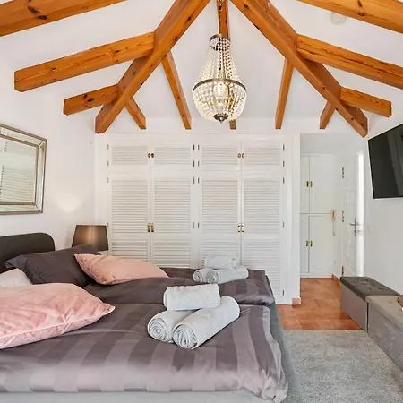 Newly Renovated 4-bed Coastal With Pool Marbella