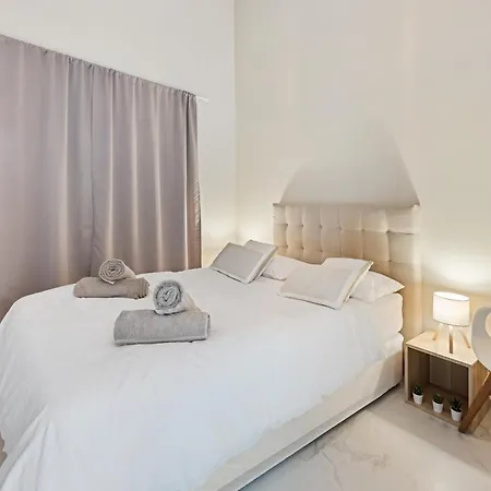 Appartement Newly Renovated 4-bed Coastal With Pool *