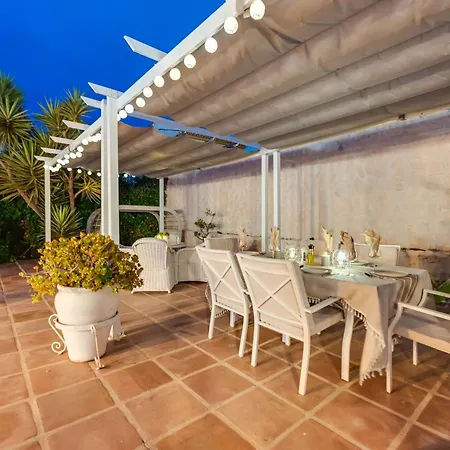 Newly Renovated 4-bed Coastal With Pool *