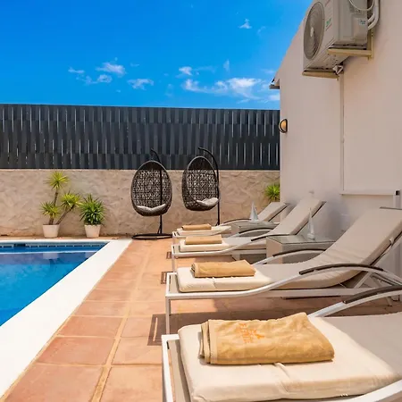 Newly Renovated 4-bed Coastal With Pool Appartement *